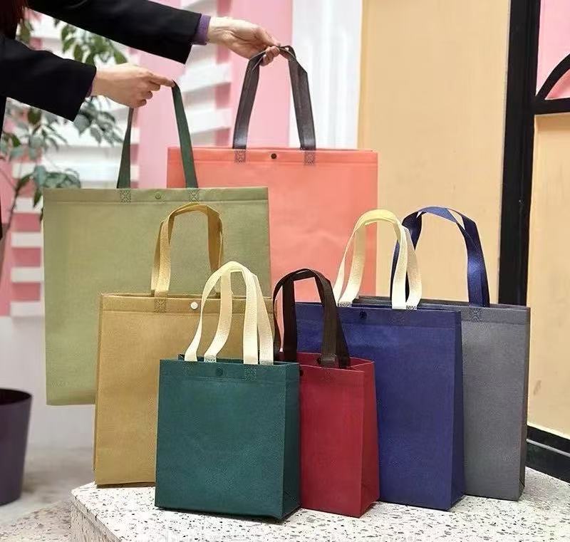 Application of polypropylene spunbonded non-woven fabric in packaging bag and shopping bag field