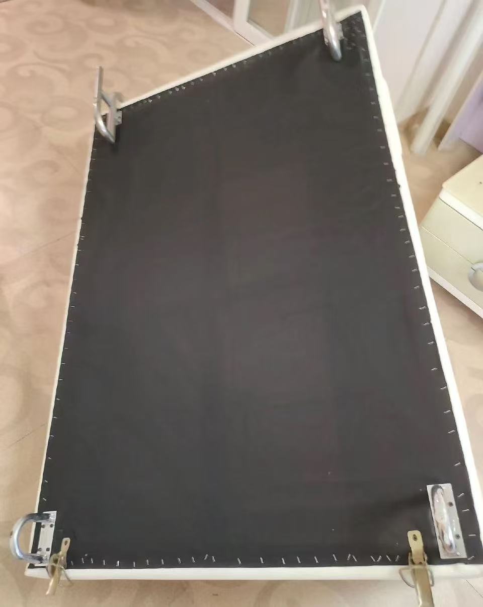 Sofa with spunbonded non-woven fabric backing